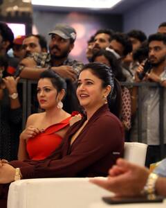 Poonam Bajwa : எங்கே இருந்தாய்...நடிகை பூனம் பஜ்வாவின் கலக்கல் க்ளிக்ஸ்..!