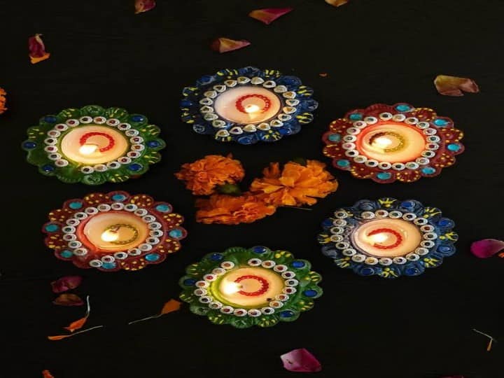 Diwali 2022 decorations with floating candles know tips Diwali Decoration: इस दिवाली फ्लोटिंग कैंडल्स से सजाएं अपना आशियाना, बेहद आसान है इन्हें बनाना