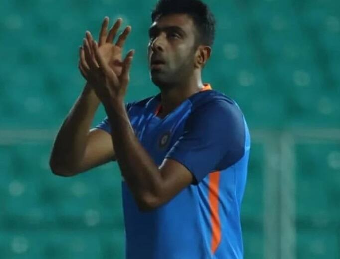 IND vs SA 2022: Ravichandran Ashwin bowls very economical spell Ravichandran Ashwin: ચાર ઓવરમાં ફક્ત આઠ રન, સાઉથ આફ્રિકા વિરુદ્ધ એક પણ વિકેટ ન  લેવા છતાં છવાયો અશ્વિન