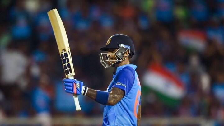 সূর্য এই ম্যাচে এক বছরে আন্তর্জাতিক টি-টোয়েন্টিতে সর্বাধিক ছয় মারার রেকর্ড গড়লেন।