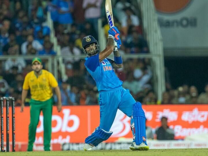 IND vs SA: Suryakumar Yadav ने धवन का तोड़ा रिकॉर्ड, एक कैलेंडर ईयर में बनाए सबसे ज्यादा T20I रन IND vs SA Suryakumar Yadav Most T20I runs for india in a Calendar Year IND vs SA: Suryakumar Yadav ने धवन का तोड़ा रिकॉर्ड, एक कैलेंडर ईयर में बनाए सबसे ज्यादा T20I रन
