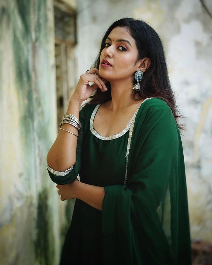 உலகில் எதுவும்...