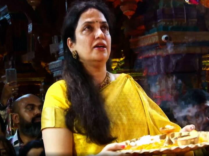 टेंभीनाक्याच्या देवीची आरती कोण करणार यावरुन चर्चा रंगल्या होत्या.