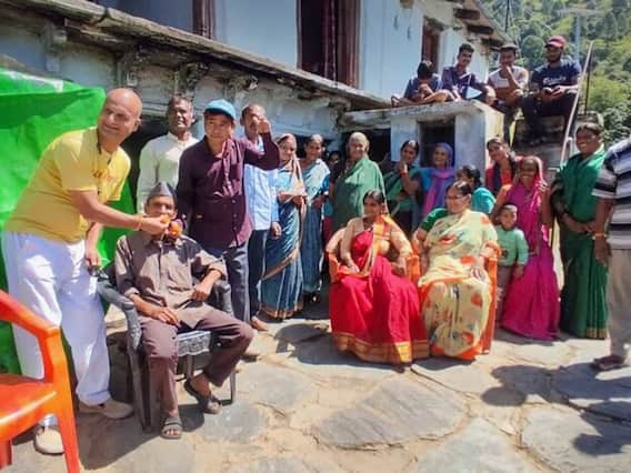 Uttarakhand News: लेफ्टिनेंट जनरल अनिल चौहान के पैतृक गांव में जश्न का माहौल, CDS बनने पर परिवार ने यूं जताई खुशी Uttarakhand News: लेफ्टिनेंट जनरल अनिल चौहान के पैतृक गांव में जश्न का माहौल, CDS बनने पर परिवार ने यूं जताई खुशी