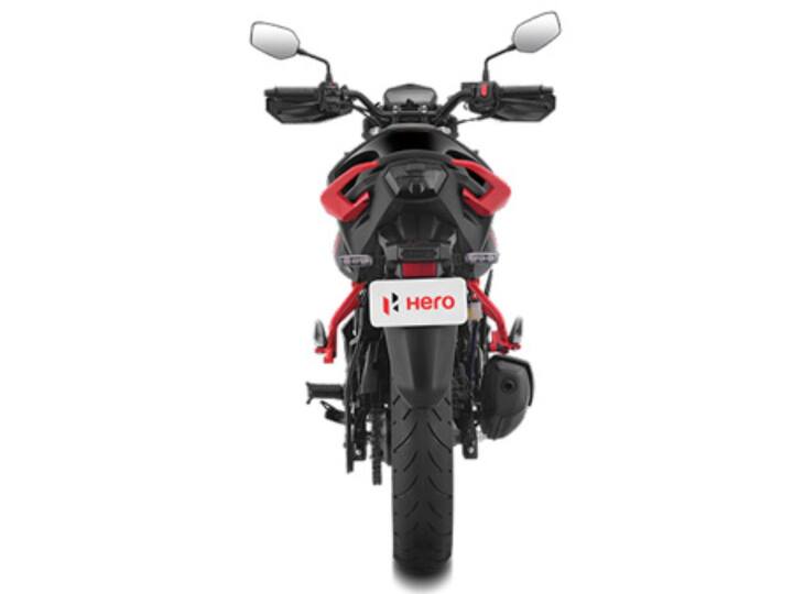 तसेच ड्युअल डिस्क ब्रेक प्रकार आणि स्टील्थ एडिशनला दोन्ही चाकांवर डिस्क ब्रेक मिळतात. सुरक्षेसाठी ही बाईक सिंगल चॅनल एबीएसने सुसज्ज आहे. जे पुढच्या चाकाला देण्यात आले आहे.