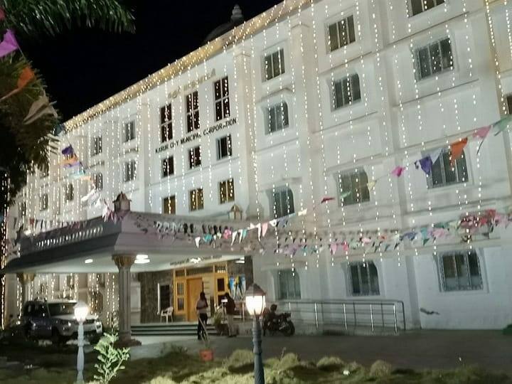 வாஸ்து பிரச்னையில் சிக்கித் தவிக்கும் கரூர் மாநகராட்சி; குபேர  மூலைக்கு மாறும் திமுக மேயர்..?