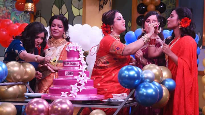 Rannaghor: Sudipa Chatterjee celebrated 5000 episode of her show named Rannaghor, know in details Sudipa: চিংড়ি-ইলিশে রসনাতৃপ্তি, কেক কেটে, নাচে গানে উদযাপন 'রান্নাঘর'-এর ৫০০০ পেরনোর সফর