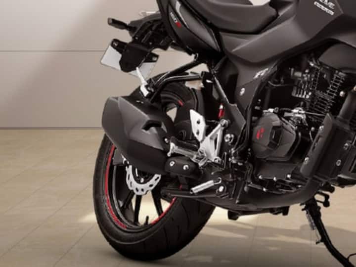 कंपनीने ही बाईक भारतीय बाजारपेठेत 1.30 लाख रुपयांच्या (एक्स-शोरूम) किंमतीत उतरवली आहे. या नवीन एडिशनमध्ये Hero Xtreme 160R ला मॅट ब्लॅक पेंटसह लाल इन्सर्टमध्ये सादर करण्यात आले आहे. ज्यामुळे या बाईकला अतिशय स्टाइलिश आणि स्पोर्टी लूक मिळतो.