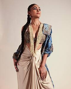 Mrunal Thakur Photos : लांबलचक वेणीमध्ये  मृणाल ठाकूरने केलं फोटोशुट, पाहा तिचा बदललेला लुक!