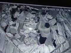 बागपत: हथियार के बल पर मास्क लगाए बदमाशों ने दुकान में की लूट, विरोध में व्यापारियों ने बुलाया बंद