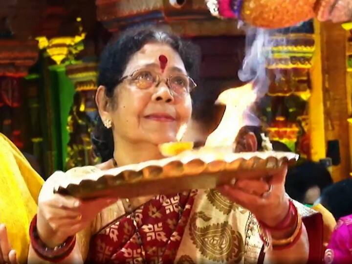 यावेळी शिवसेनेच्या वतीने जोरदार घोषणाबाजी करण्यात आली.