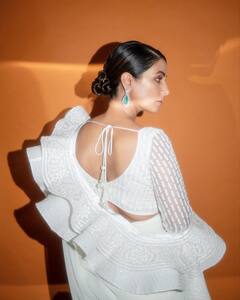 PHOTO : क्लासी अन् ग्लॅमरस, हिना खानचा हटके साडी लूक!