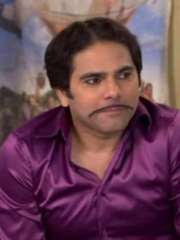 दीपेश भान (Deepesh Bhan) सीरियल भाभीजी घर पर हैं में अपने कॉमिक किरदार के लिए जाने जाते थे. रिपोर्ट्स के मुताबिक, क्रिकेट खेलते समय उन्हें दिल का दौरा पड़ा था  और 41 साल की उम्र में उन्होंने दुनिया को अलविदा कह दिया.