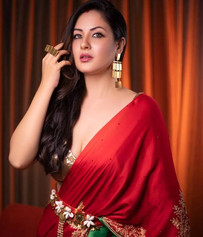 આ ટીવીની પાર્વતી એટલે કે પૂજા બેનર્જી વાસ્તવિક જીવનમાં ખૂબ જ ગ્લેમરસ છે. પરંતુ તે સાડીમાં પણ અપ્સરા જેવી સુંદર લાગે છે.