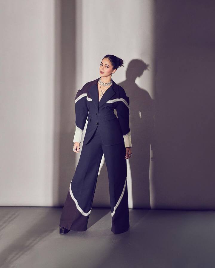 तिचा हा लूक चाहत्यांना खूप आवडला आहे. फोटोंवर काही मिनिटांतच हजारो लाईक्स आले आहेत. (फोटो सौजन्य:ananyapanday/इंस्टाग्राम)