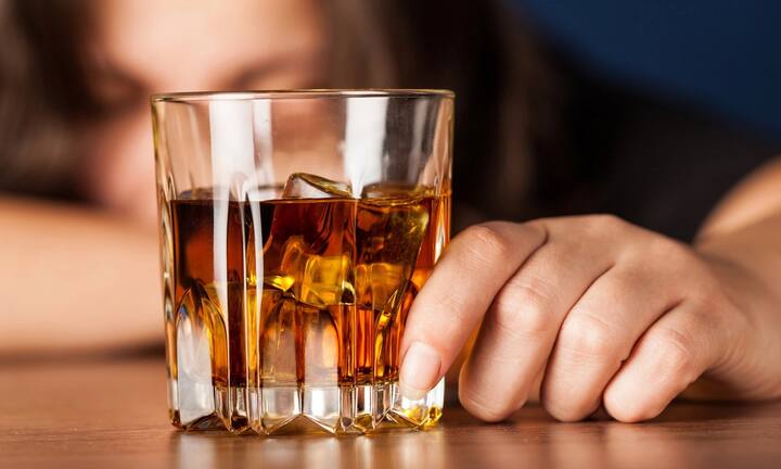 ਸ਼ਰਾਬ ਦਾ ਪਾਚਨ ਤੰਤਰ ਅਤੇ ਅੰਤੜੀਆਂ 'ਤੇ ਇੰਨਾ ਮਾੜਾ ਪ੍ਰਭਾਵ ਪੈਂਦਾ ਹੈ ਕਿ ਉਹ ਆਪਣਾ ਕੰਮ ਸਹੀ ਢੰਗ ਨਾਲ ਨਹੀਂ ਕਰ ਪਾਉਂਦੀਆਂ।