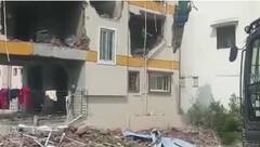 PHOTO : लोहगाव येथील अनधिकृत बांधकामावर पुणे महापालिकेचा हातोडा