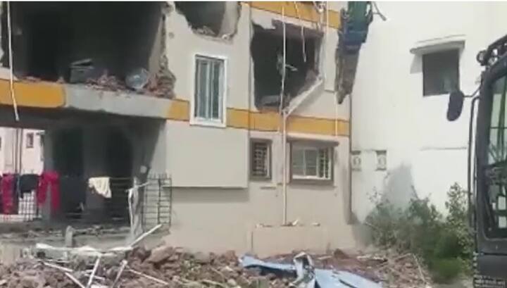 लोहगाव येथील सर्वे नंबर 66 जनार्दन नगर येथील अनाधिकृत बांधकामवर पुणे महापालिकेकडून कारवाई करण्यात आली आहे.