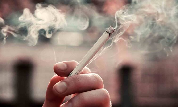 cigarette smoking nearby can cause many diseases Smoking: ਜੇ ਸਿਗਰਟ ਪੀਣ ਵਾਲੇ ਦੇ ਕੋਲ ਵੀ ਖੜ੍ਹੇ ਹੋ ਤਾਂ ਲੱਗ ਸਕਦੀ ਹੈ ਇਹ ਭਿਆਨਕ ਬਿਮਾਰੀ, ਜ਼ਿੰਦਗੀ ਭਰ ਨਹੀਂ ਛੱਡਦੀ ਖਹਿੜਾ