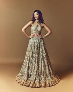 Ananya Pandey : தங்கத் தாமரை மகளே... அனன்யா பாண்டேவின் லேட்டஸ்ட் க்ளிக்ஸ்!