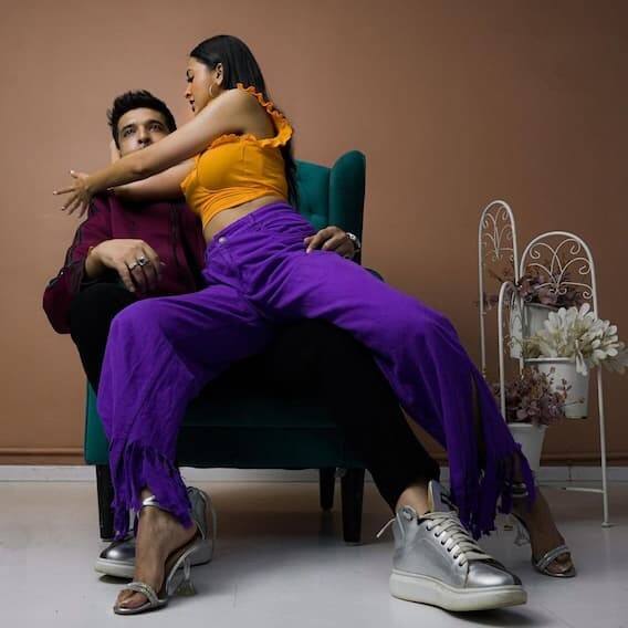 Tejasswi-Karan Photos: કરણ અને તેજસ્વીની લવ સ્ટૉરીની શરૂઆત બિગ બૉસ 15 થી થઇ હતી, શૉ દરમિયાન બન્ને ખુબ લડતાં પણ હતા........