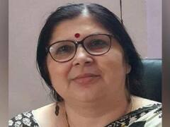 Bihar IAS Officer: శానిటరీ ప్యాడ్స్ ఇస్తే రేపు కండోమ్స్ కూడా అడుగుతారు, అన్నీ ఫ్రీగా కావాలా - బిహార్ IAS ఆఫీసర్ సంచలన వ్యాఖ్యలు