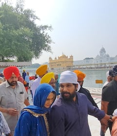 In Pics: గోల్డెన్ టెంపుల్ దగ్గర బన్నీ ఫ్యామిలీ సందడి - శ్రీమతి పుట్టినరోజున ఫ్యామిలీ టూర్!