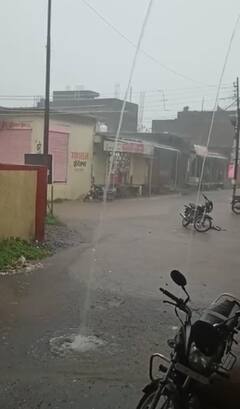 Photo: हिंगोली जिल्ह्यात पावसाची जोरदार हजेरी, पुराच्या पाण्यामुळे मजूर अडकले