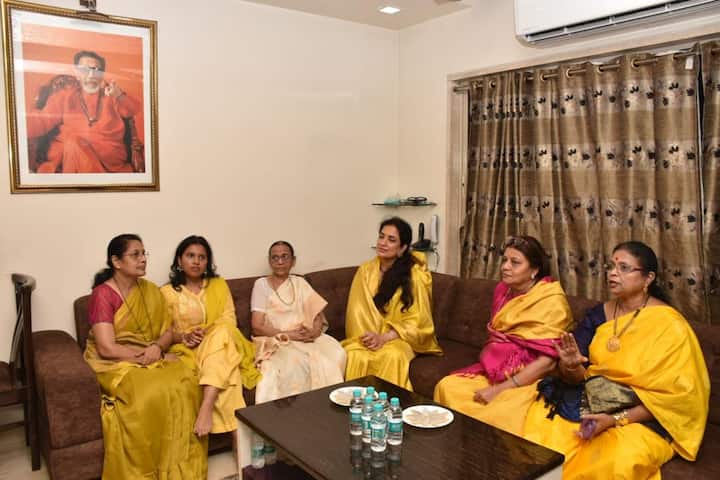 संजय राऊत यांना ईडीने अटक केल्यानंतर उद्धव ठाकरे यांनीही राऊत कुटुंबाची भेट घेत त्यांचे सांत्वन केले होते.