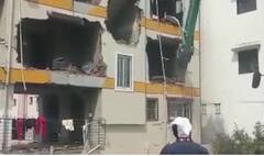 PHOTO : लोहगाव येथील अनधिकृत बांधकामावर पुणे महापालिकेचा हातोडा