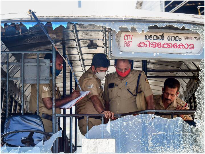 पब्लिक प्रॉपर्टी नुकसान पहुंचाने के मामले में PFI को केरल HC से बड़ा झटका, 5.20 करोड़ जमा करने का आदेश Kerala HC directed the PFI to deposit Rs 5.20 Cr towards damage of public property on 23rd september पब्लिक प्रॉपर्टी नुकसान पहुंचाने के मामले में PFI को केरल HC से बड़ा झटका, 5.20 करोड़ जमा करने का आदेश