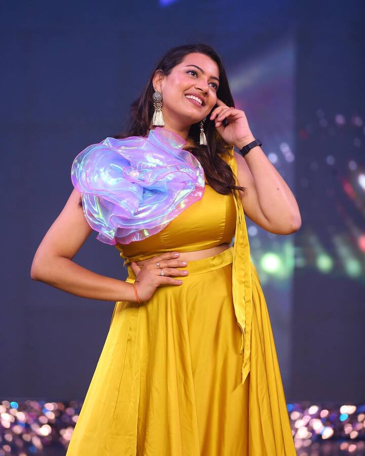 తెలుగు సింగర్లలో పేరున్న గాయకురాలు గీతా మాధురి.  -Image credit: GeethaMadhuri/Instagram