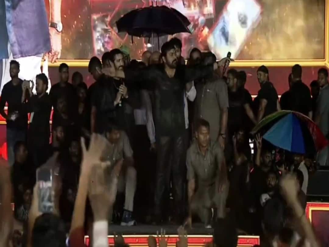 Megastar Chiranjeevi Speech At God Father Pre Release Event Godfather Pre Release: వర్షంలోనూ సాగిన చిరు స్పీచ్, అభిమానులే గాడ్ ఫాదర్స్ అంటూ ఉద్వేగం, గ్రాండ్ గా ప్రీరిలీజ్