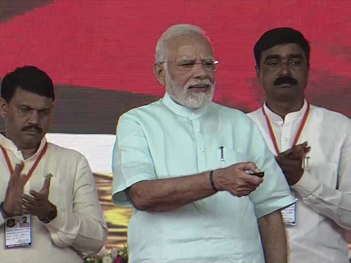 PM Modi Gujarat Visit lays foundation stone of various projects worth over 3400 crore in Surat PM Modi Gujarat Visit: गुजरात पहुंचे पीएम मोदी, सूरत में 3,400 करोड़ रुपये से अधिक की विभिन्न परियोजनाओं की रखी आधारशिला