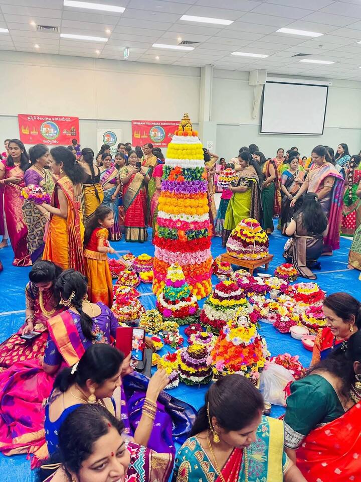 బతుకుమ్మ పండుగకు స్థానిక తెలుగు వాళ్ళు విశేషంగా పాల్గొన్నడం పట్ల అసోసియేషన్ కమిటీ సభ్యులు సంతోషం వ్యక్తం చేశారు.