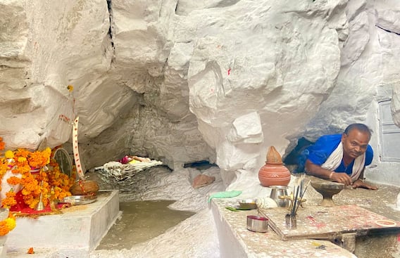 In Pics: यहां गिरती है सूरज की पहली किरण, मंदिर जाने के लिए चढ़नी पड़ती हैं 300 सीढ़ियां, देखें तस्वीरें