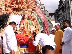 PHOTO: ठाण्यातील टेंभी नाक्यावरील देवीचा इतिहास आणि राजकीय महत्त्व काय?