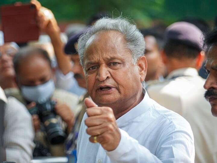 Congress Presidential Poll dramatically Rajasthan ousting Ashok Gehlot from the contest Rajasthan : अध्यक्षपदाच्या निवडणुकीत असा गोंधळ घालून काँग्रेसला काय मिळालं? नाट्यमयरित्या गहलोत स्पर्धेतून बाहेर 