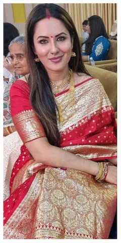 रेड साड़ी में अप्सरा सी खूबसूरत लगीं Puja Banerjee, कातिलाना अदाओं से फैंस को किया घायल