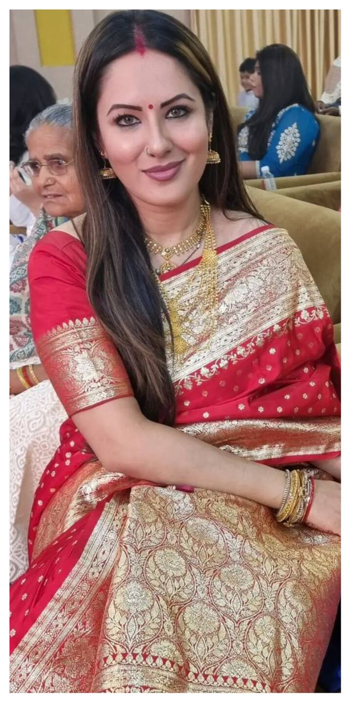 टीवी की ये पार्वती यानी पूजा बनर्जी वैसे तो रियल लाइफ में बेहद ही ग्लैमरस हैं, लेकिन साड़ी में भी वो अप्सरा सी खूबसूरत लगती हैं.