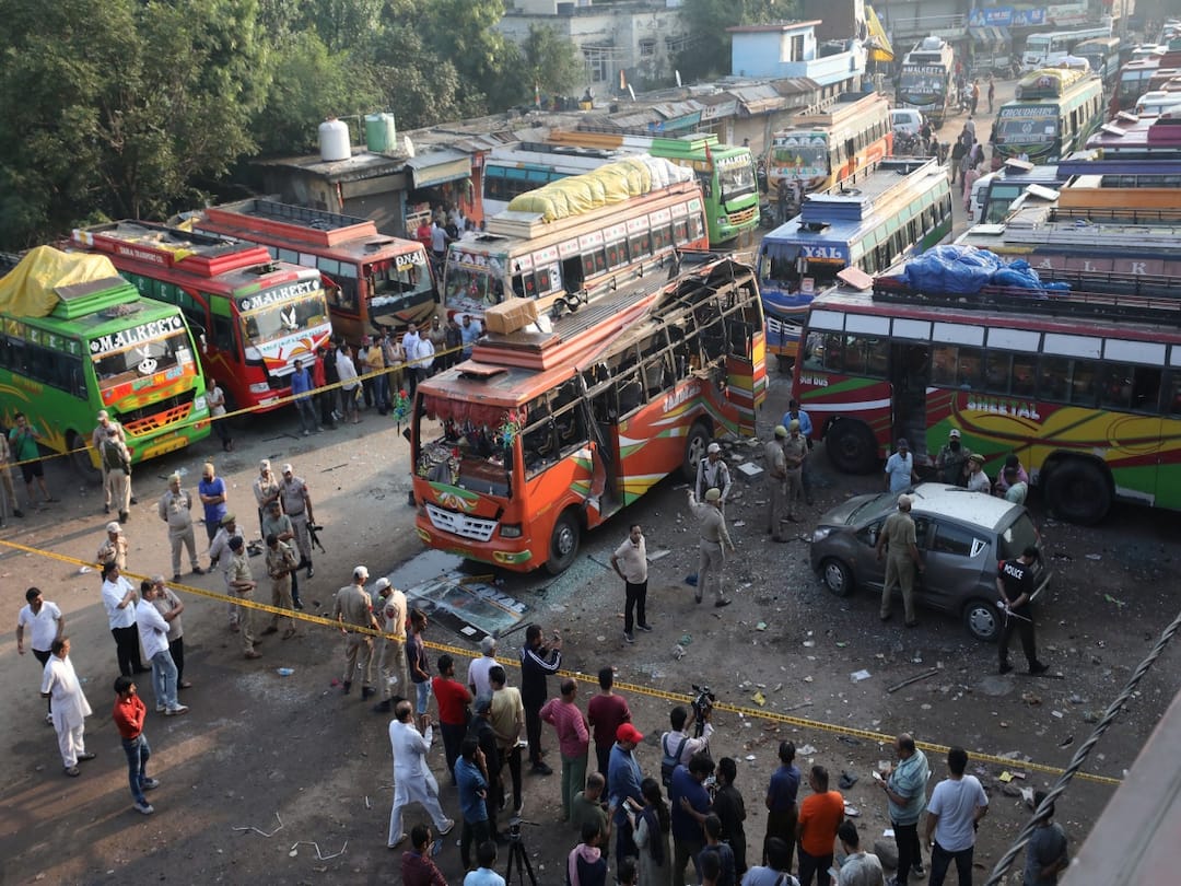 Udhampur Bomb Blast: కశ్మీర్లో కలకలం- 8 గంటల్లో రెండు బాంబు పేలుళ్లు! Udhampur Bomb Blast Jammu Kashmir 2 Mysterious Blasts In Parked Buses In Udhampur In 8 Hours, 2 Injured Udhampur Bomb Blast: కశ్మీర్లో కలకలం- 8 గంటల్లో రెండు బాంబు పేలుళ్లు!