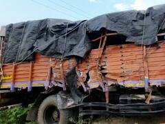 Nandurbar news : नंदुरबारमध्ये ट्रव्हल्स आणि आयशरचा भीषण अपघात, तीन मजूर ठार, 17 जण जखमी