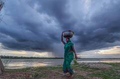 ষষ্ঠীর দিনেই ঘূর্ণাবর্তের চোখরাঙানি, পুজোয় বৃষ্টিতে ভাসতে পারে দক্ষিণবঙ্গের একাধিক জেলা