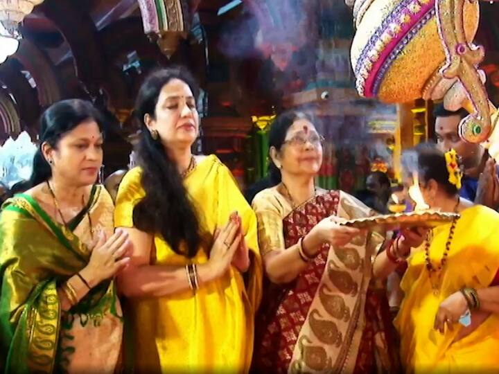 आनंद दिघेंच्या निधनानंतर एकनाथ शिंदेंकडून ही परंपरा सुरु ठेवण्यात आली.