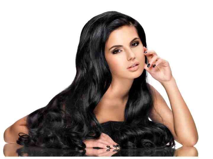 পুজো আসার আগে সকলেই চুলে কম-বেশি স্টাইল করে থাকেন। নতুন হেয়ার কাটিং করা থেকে চুলে পছন্দ মতো রং করার প্রবণতাও রয়েছে বহু মানুষের।