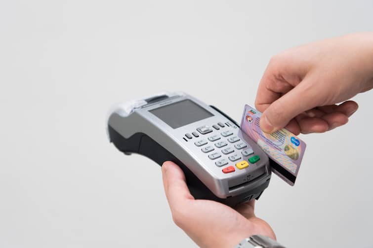 RBI Tokenization: It is necessary to tokenize credit-debit card from October 1, know its process and benefits RBI Tokenization: 1 ઓક્ટોબરથી ક્રેડિટ-ડેબિટ કાર્ડનું ટોકનાઇઝેશન કરવું જરૂરી છે, જાણો તેની પ્રક્રિયા અને ફાયદા