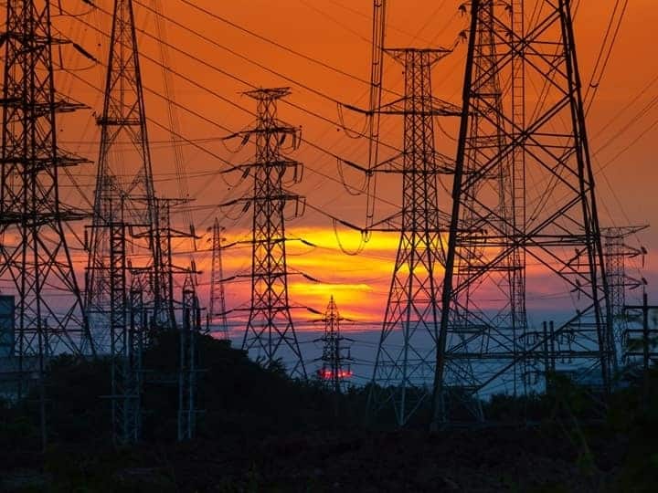 maharashtra News Latur News Citizens affected by electricity workers strike in Latur district  Power supply cut off in many places since dawn Mahavitaran Strike: लातूर जिल्ह्यात वीज कर्मचारी संपाचा नागरिकांना फटका; अनेक ठिकाणी पहाटेपासून वीज पुरवठा खंडित