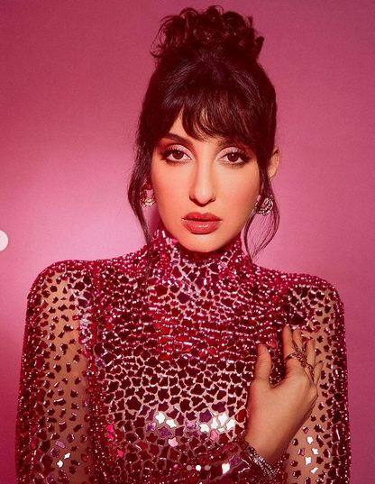 Nora Fatehi Pics: ਨੋਰਾ ਫਤੇਹੀ ਨੇ ਆਪਣੇ ਇਸ ਲੁੱਕ ਨਾਲ ਹਜਾਰਾਂ ਦਿਲਾਂ ਨੂੰ ਜ਼ਖਮੀ ਕਰ ਦਿੱਤਾ ਹੈ। ਉਸ ਦੇ ਲੁੱਕ 'ਤੇ ਫੈਨਜ਼ ਫਿਦਾ ਹੋ ਰਹੇ ਹਨ, ਕੀ ਤੁਸੀਂ ਦੇਖਿਆ ਉਸਦਾ ਇਹ ਲੁੱਕ...