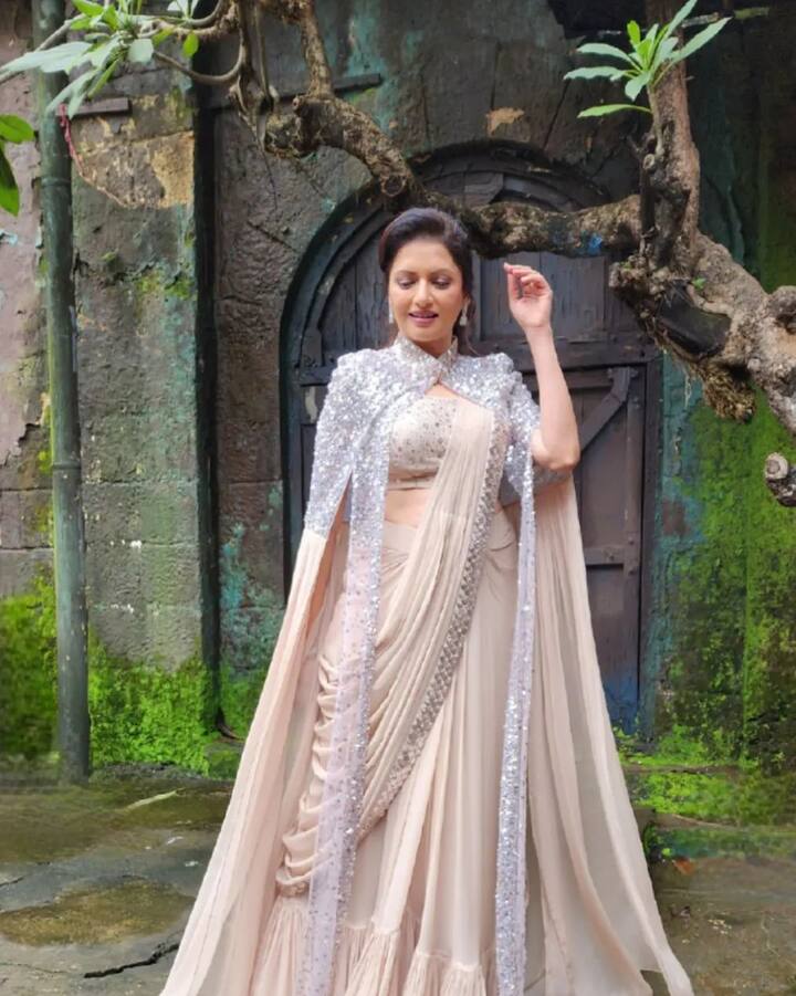 दिग्गज अभिनेत्री भाग्यश्री गेल्या काही काळापासून प्रोजेक्टमध्ये दिसत आहे. (फोटो सौजन्य :bhagyashree.online/इंस्टाग्राम)