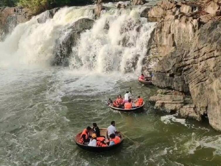 dharmapuri: team of 10 members did a thorough study on Hogenakkal falls TNN ஒகேனக்கல்லை சுற்றுலா தலமாக அடையாளப்படுத்த 10 பேர் கொண்ட குழு ஆய்வு